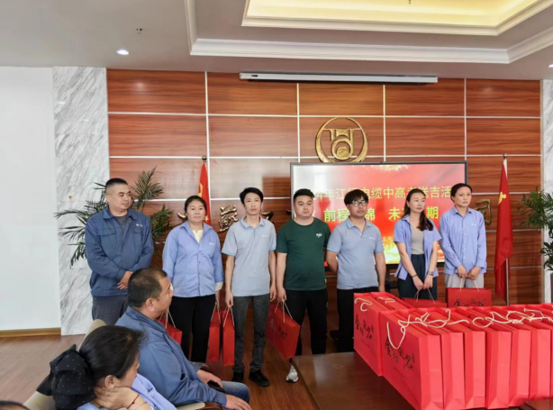 持将五色笔 夺取锦标名